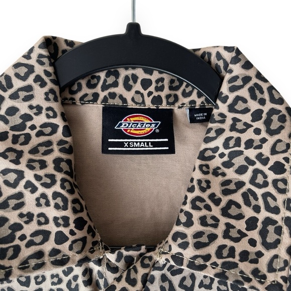 DICKIES Silver Firs Short Sleeve Shirt Leopard Print Men’s XS Unisex - Picture 5 of 12